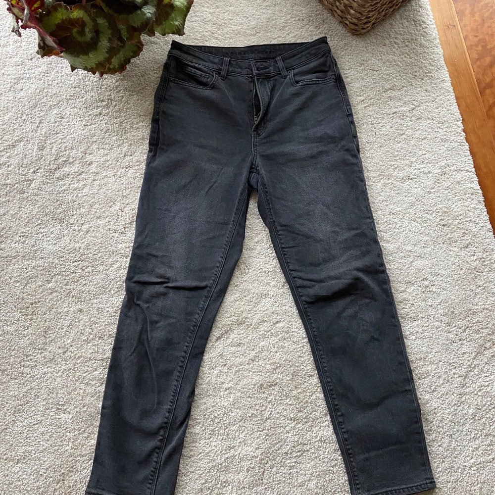 Black American eagle mom jean